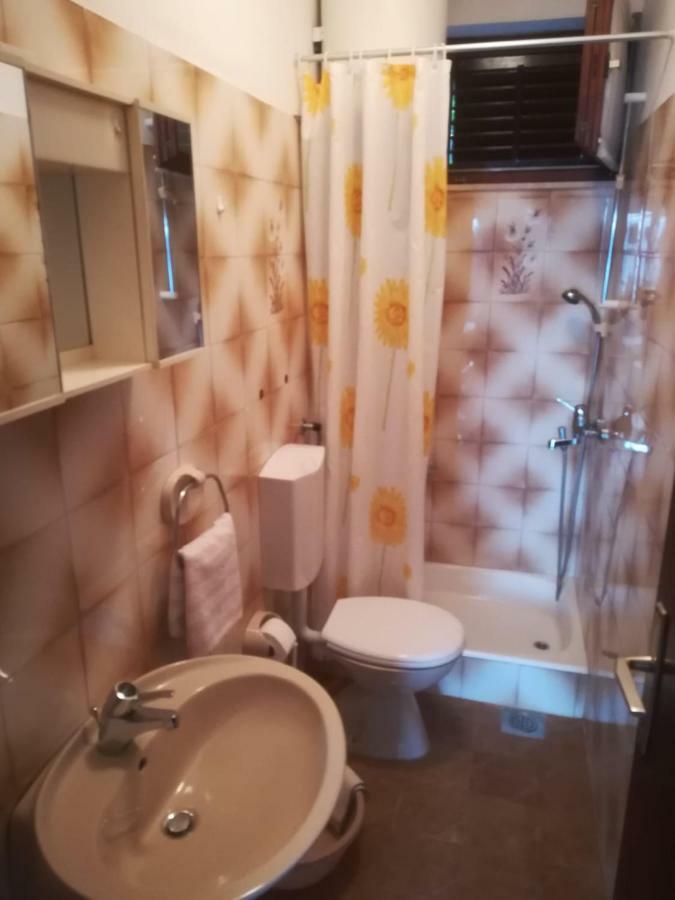 Apartmani Ujdur Omiš Exterior foto