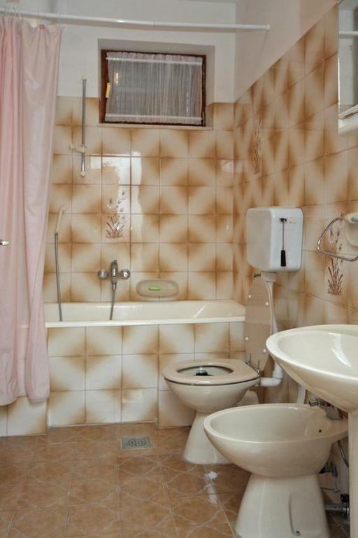 Apartmani Ujdur Omiš Exterior foto